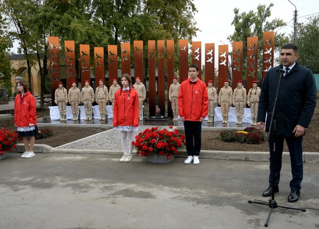 В Аксае состоялось торжественное открытие мемориала, посвященного памяти жителей Аксайского района, погибших в ходе специальной военной операции